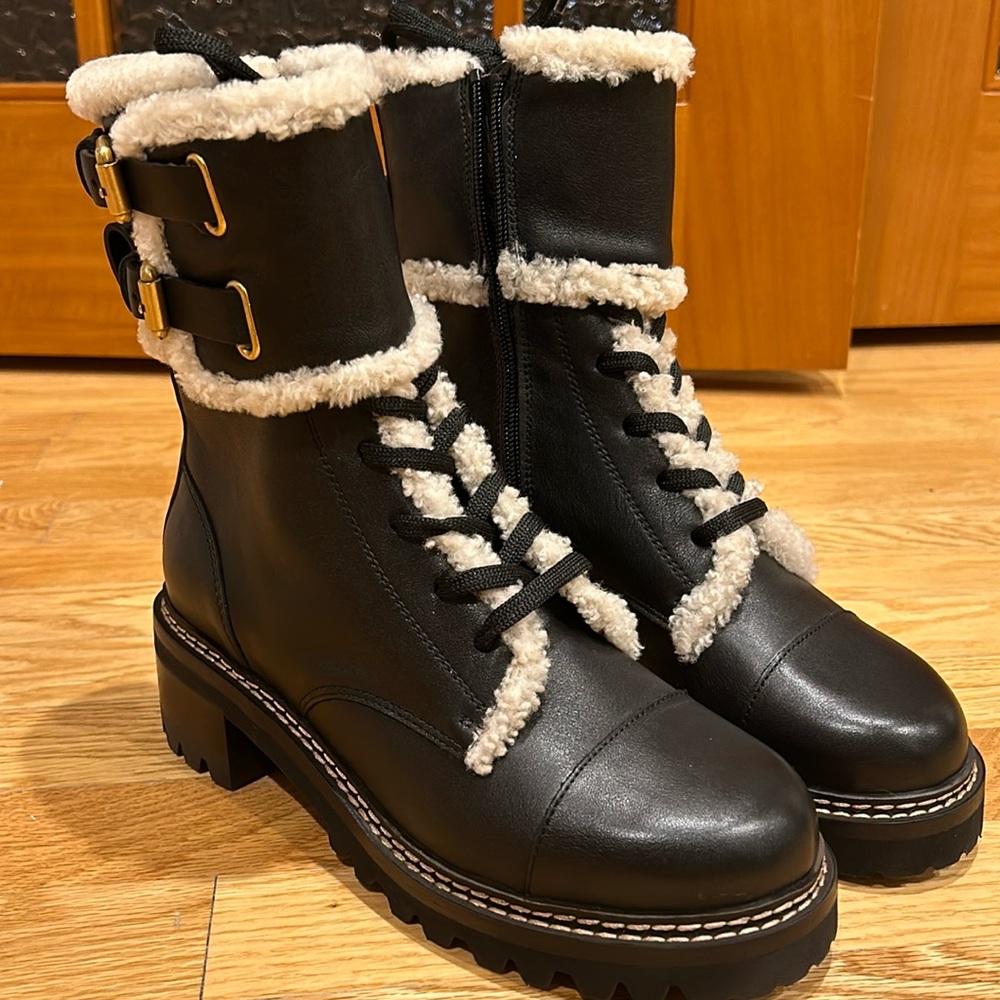 New in box Chloé shearling boots
